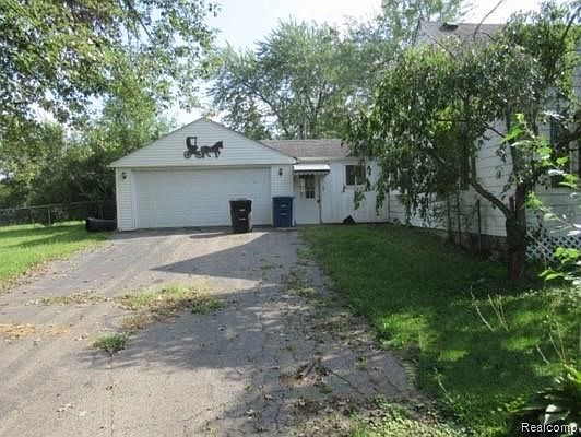 2nd image of 33897 Beechwood St