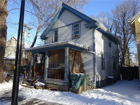 32 Webster Cres, Rochester, NY 14609