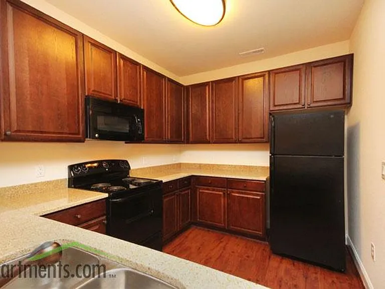 Briton Trace Apartments — Photo 40