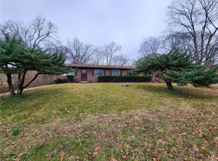 34 Robin Ln, Fenton, MO 63026