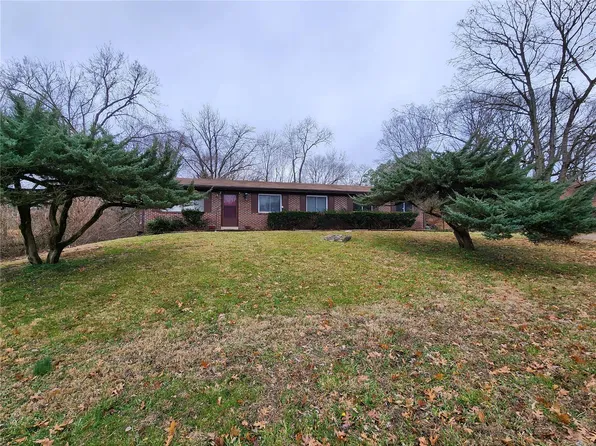 34 Robin Ln, Fenton, MO 63026