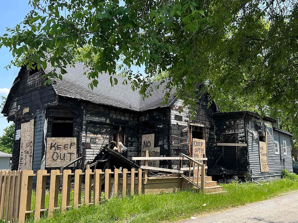 2nd image of 703 E Jefferson St