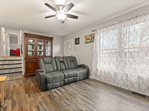 5th image of 69 College Ct
