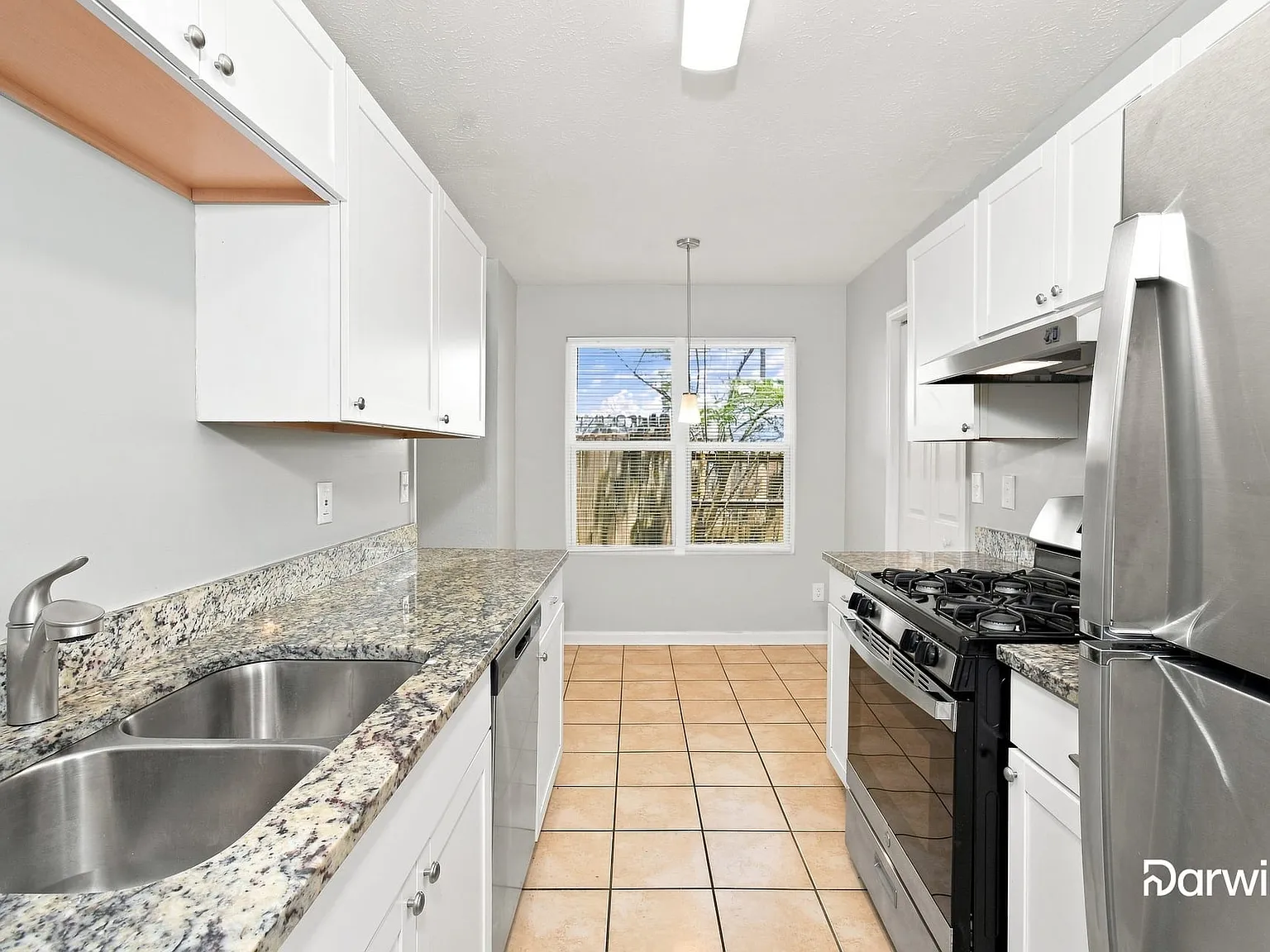 3 bed, 2.0 bath, 1324 sqft, $1,885 — Photo 3