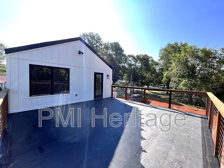 604 N 6th St — Photo 11