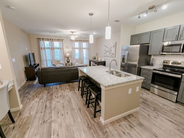 781 Spring St APT 422
