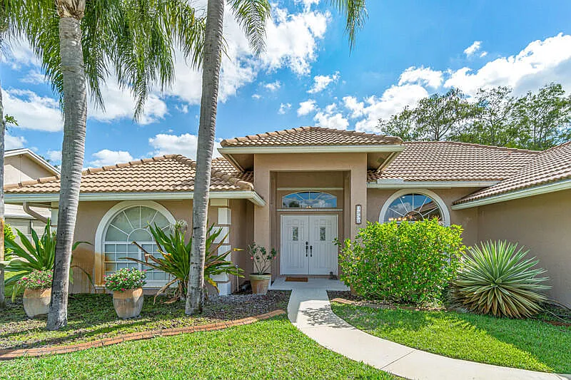 3 bed, 2.0 bath, 2000 sqft, $4,750 — Photo 2
