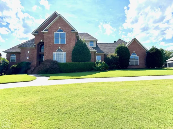 4220 Clubhouse Dr, Jonesboro, AR 72405