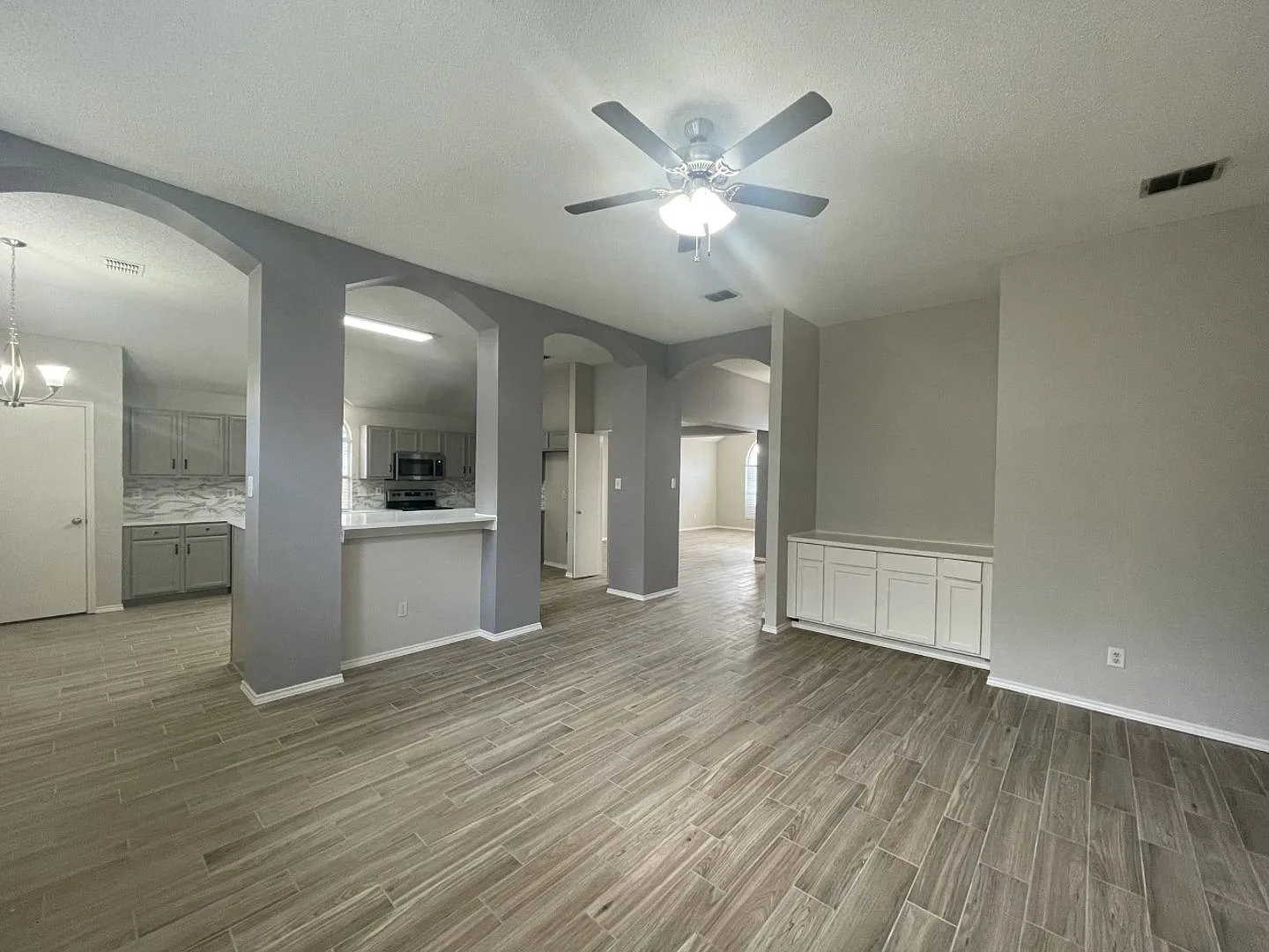 Great 4 Bedroom — Photo 3