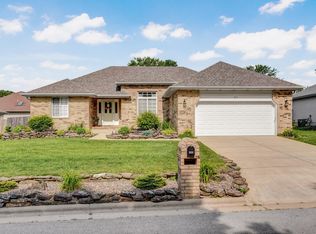 311 S Somerset Dr, Nixa, MO 65714
