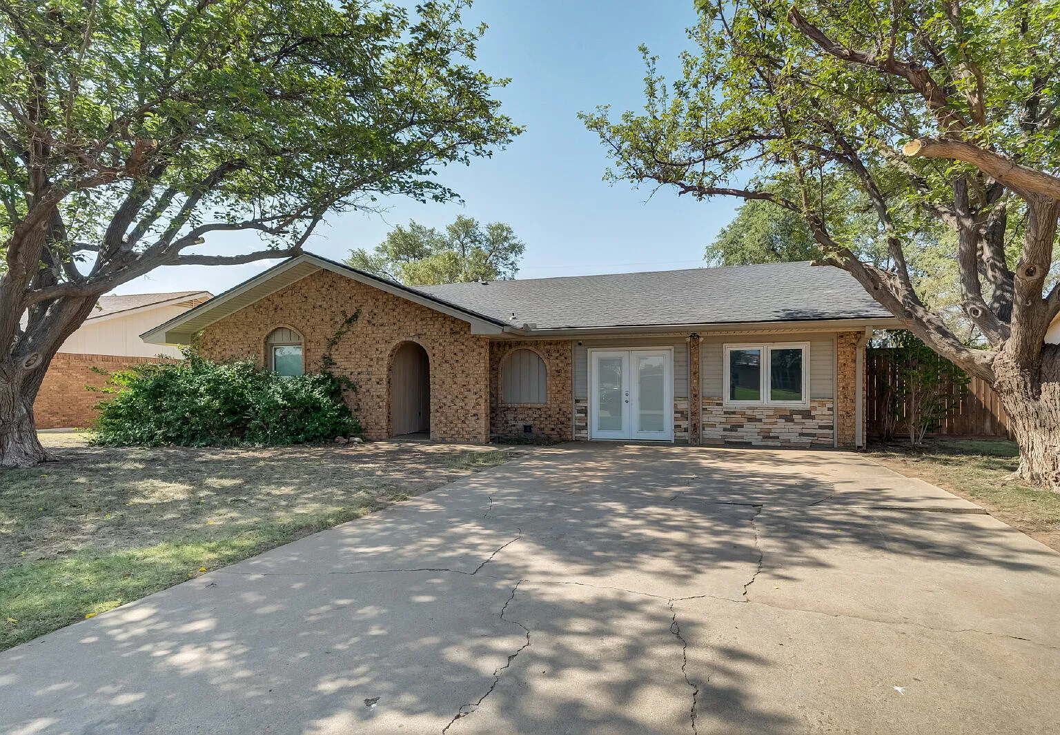 3 bed, 2.0 bath, 1942 sqft, $1,800 — Photo 1