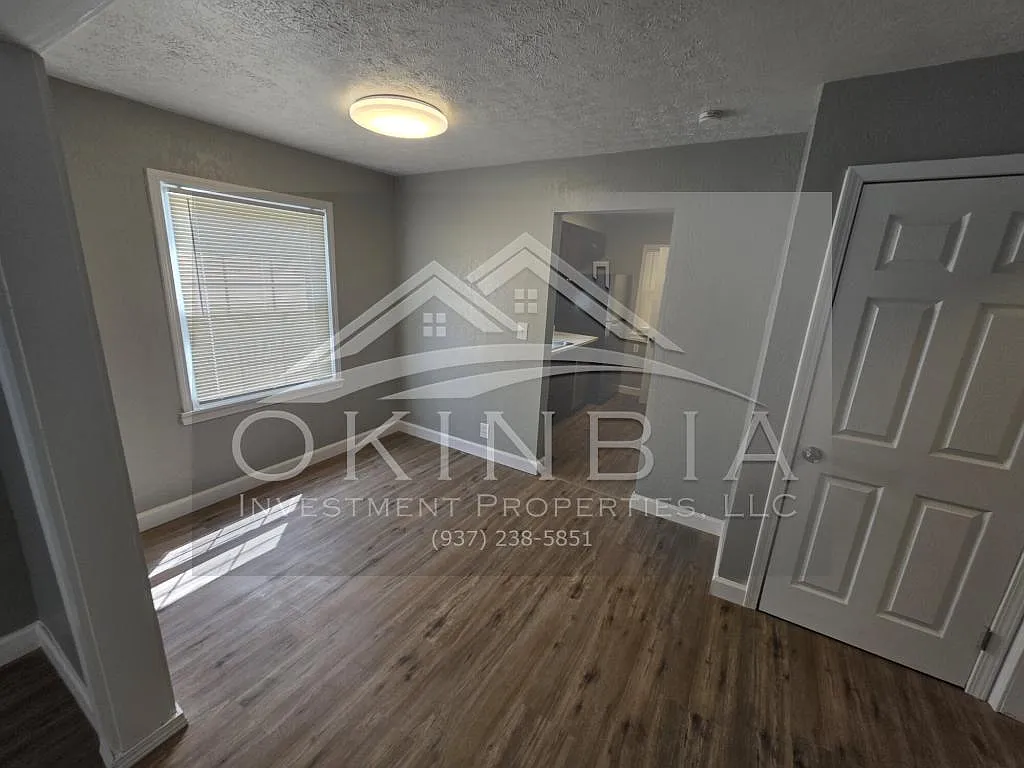 1425 Canfield Ave — Photo 4