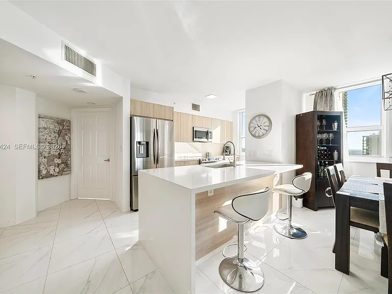1155 Brickell Bay Dr #2501 — Photo 2