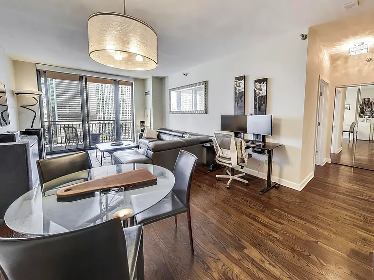 330 N Jefferson St #1703 — Photo 4