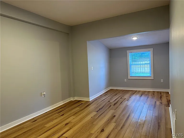 128 Caroline Ave — Photo 25