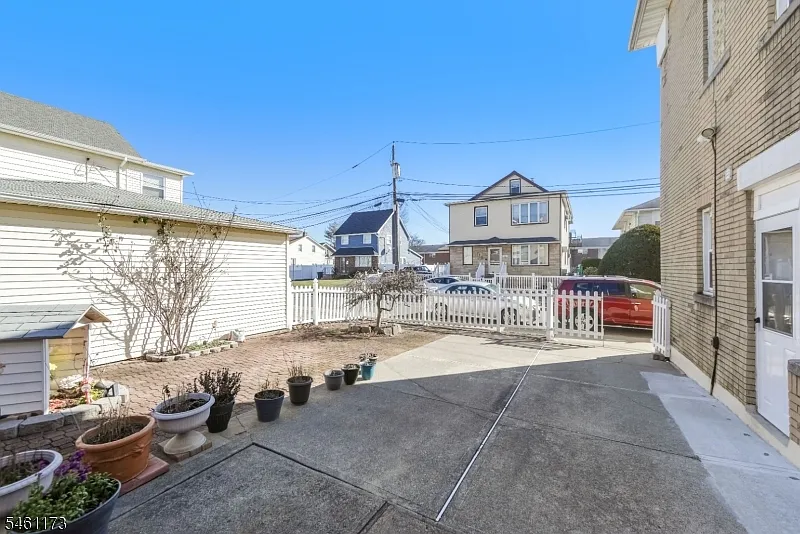 2 bed, 1.0 bath, $2,300 — Photo 4
