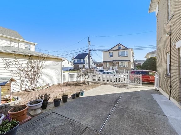 4th image of 53 Church St
