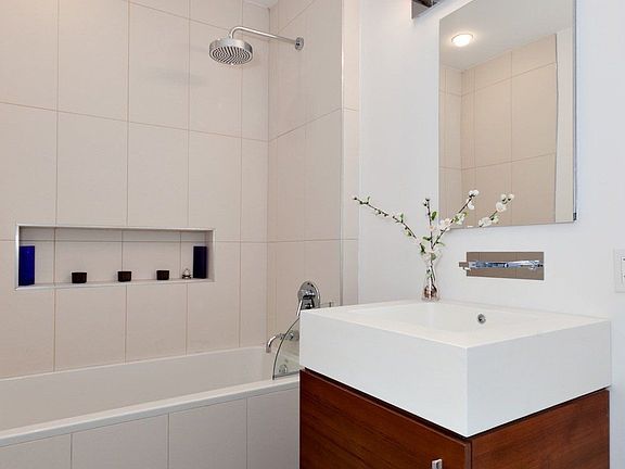 5th image of 5-19 Borden Ave #5F