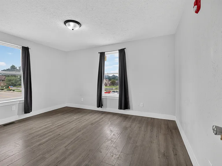 918 Elm St — Photo 14