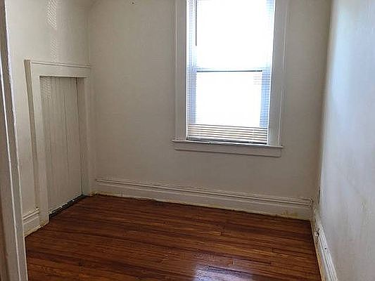 2nd image of 100-51 223rd St #2