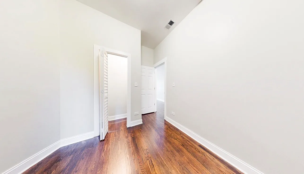 5 bed, 1938 sqft, $800 — Photo 1