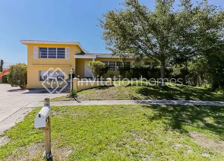1707 Katherine Ct — Photo 1