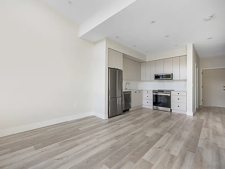 45511 Campus Dr — Photo 62