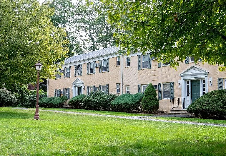 Franklin Manor — Photo 8