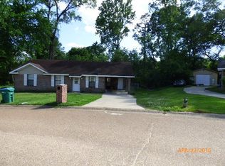 8 Hampton Ct, Natchez, MS 39120