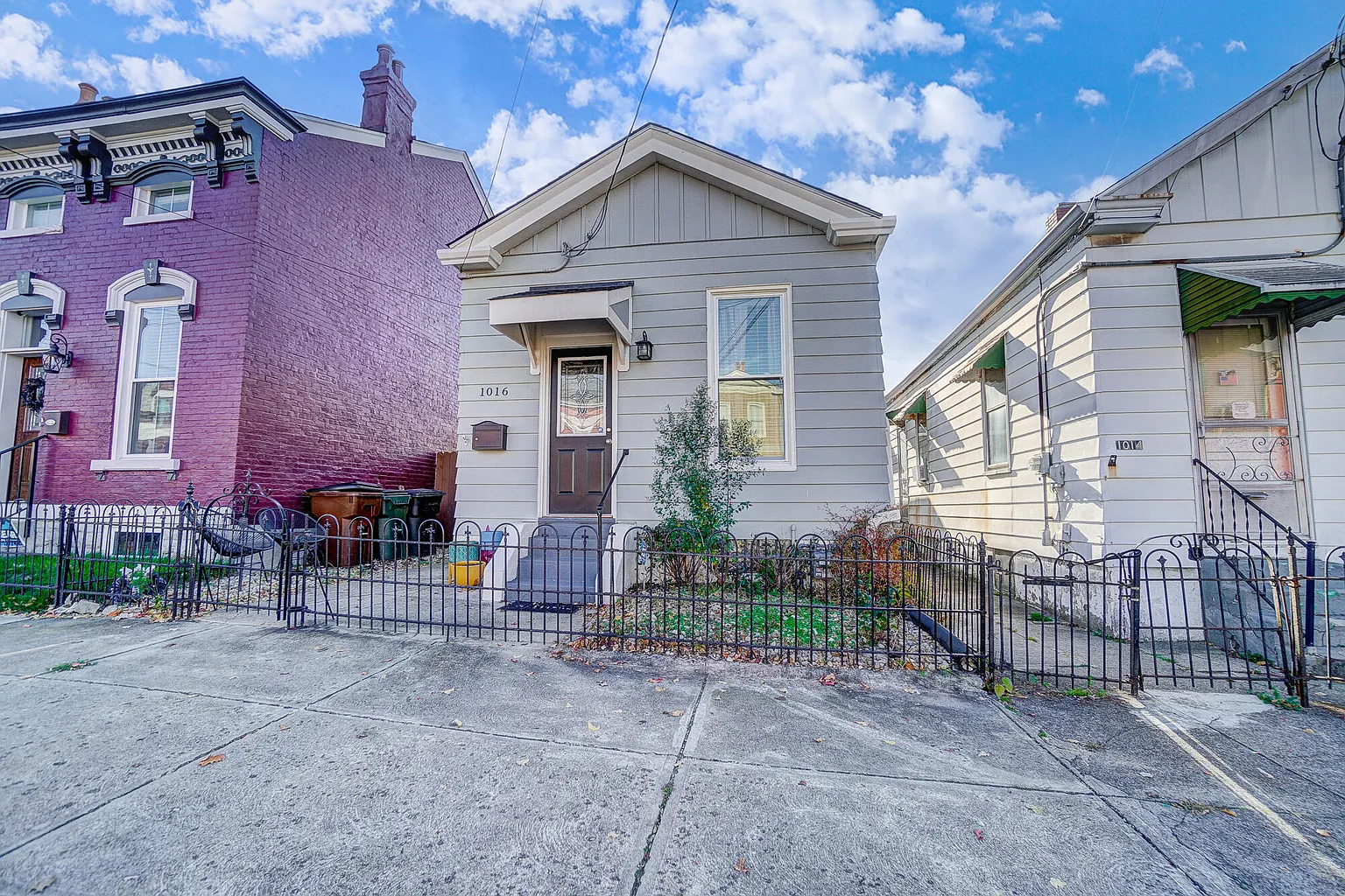 1016 Columbia St photo 1