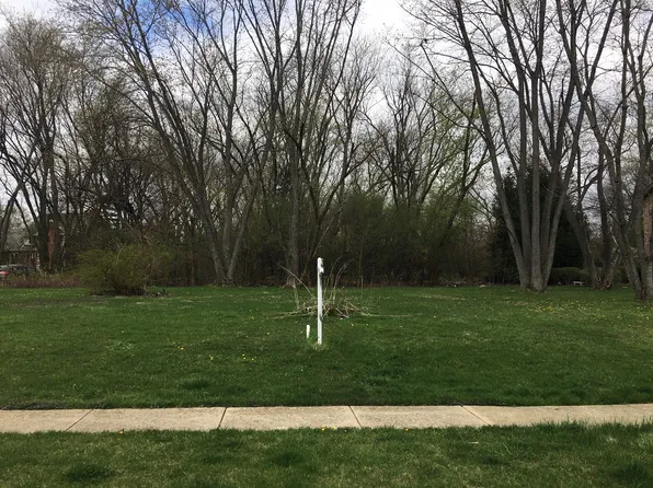 931 Sherborne Ct, Libertyville, IL 60048