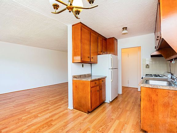 2nd image of 318 W 232nd St Unit 9G