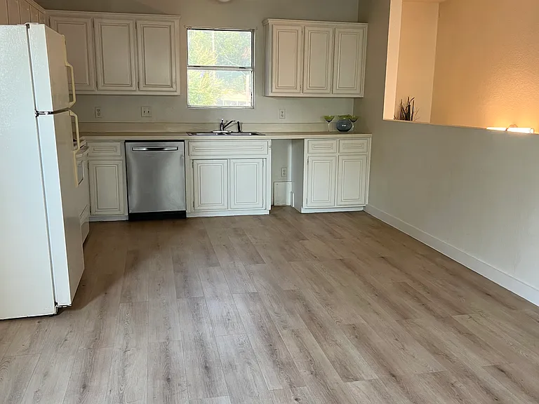 501 Two Pines Ln — Photo 8