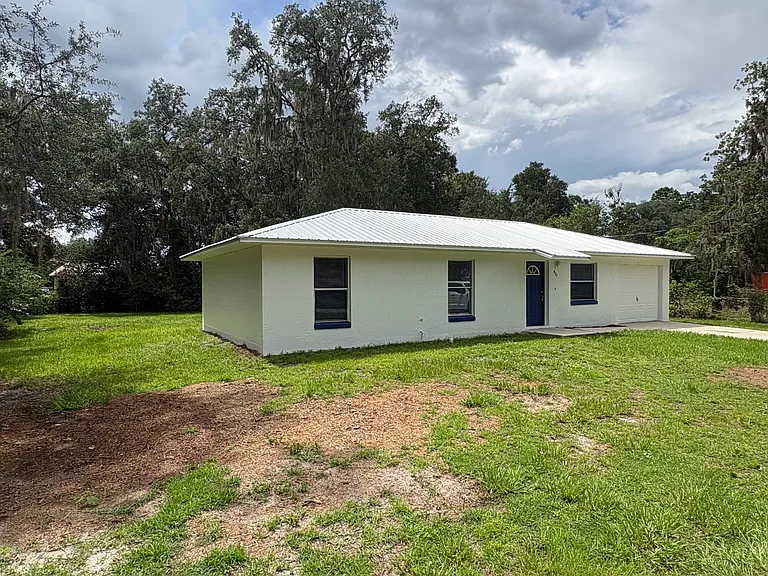 927 Russell Ave — Photo 3