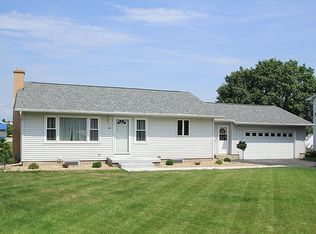 106 1st St W, Newhall, IA 52315