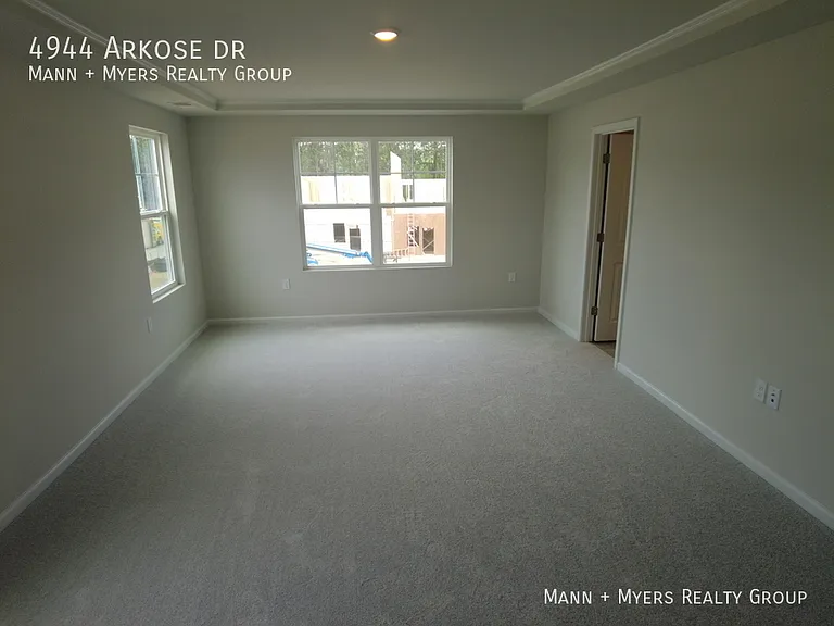 4944 Arkose Dr — Photo 18