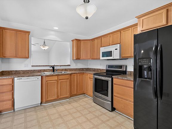 4th image of 35251 Silver Maple Dr