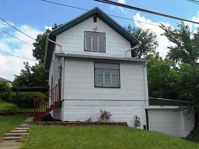 2873 Hemlock St — Photo 1
