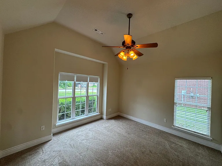 407 Lyndal Ln — Photo 13
