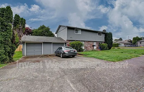 710 NE 15th Ave Photo 1