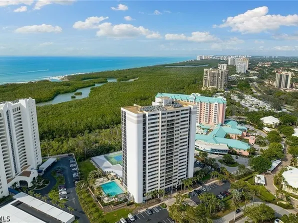 5601 Turtle Bay Dr APT 302, Naples, FL 34108