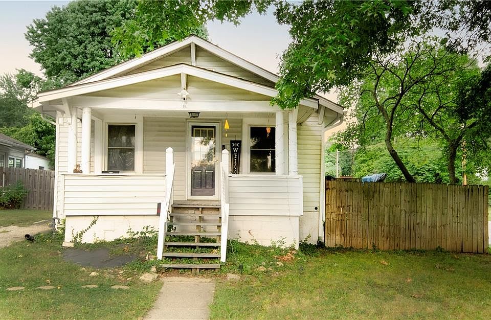 1st image of 227 S Ash Ave