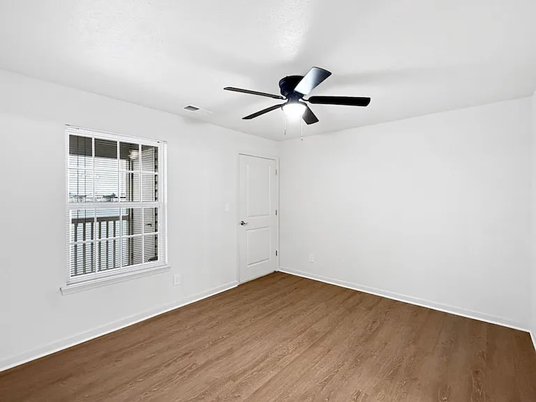 400 Beachfront Dr — Photo 6