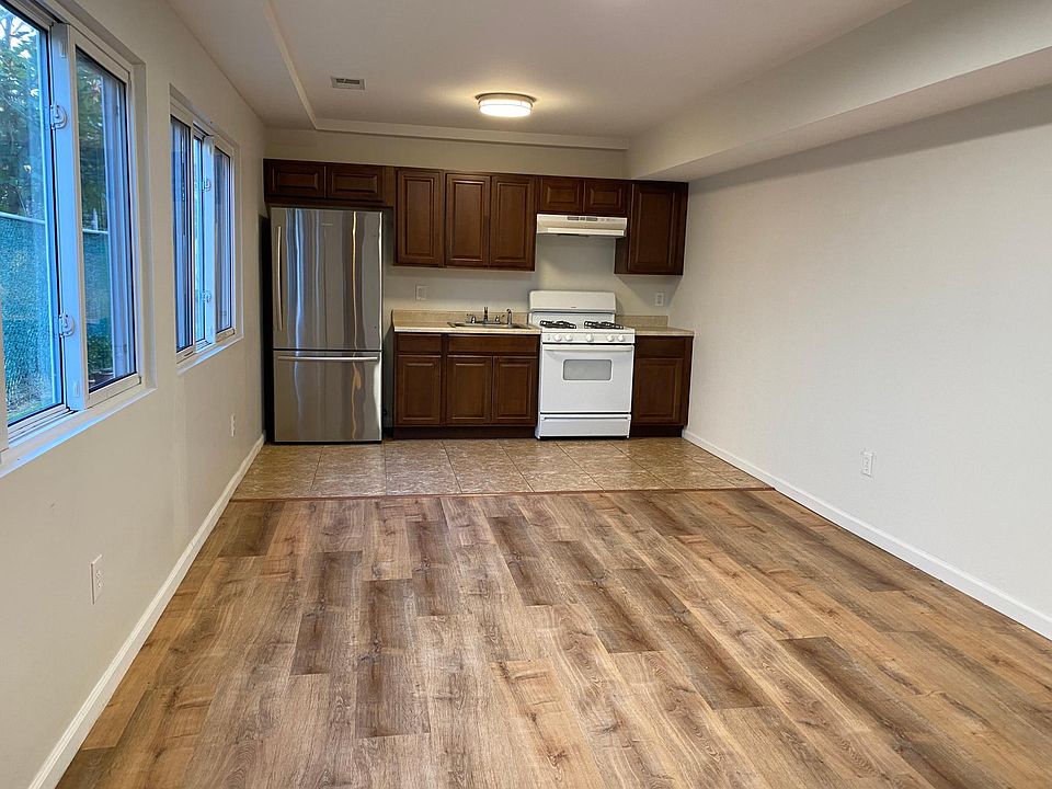 1st image of 146 Jackson Ave #1B