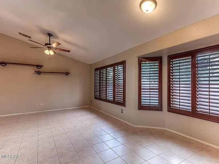 2641 W Camino Hornos — Photo 4