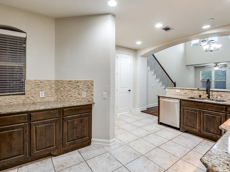 4828 Durham Dr — Photo 10