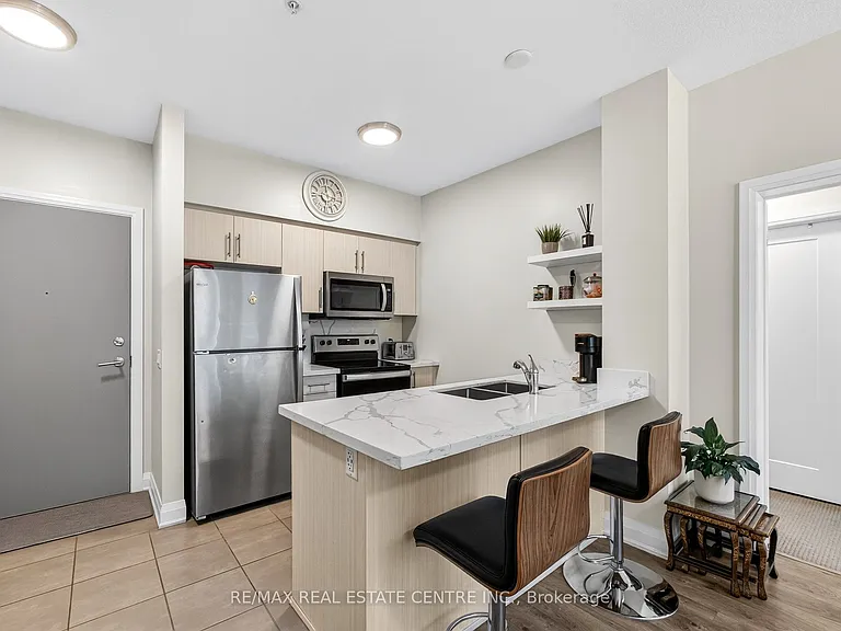 16 Concord Pl #402 — Photo 11