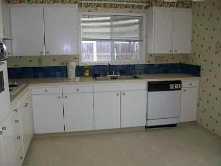 4th image of 935 Blue Mountain Dr