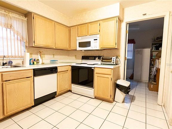 3rd image of 4033 Mallard Point Ct