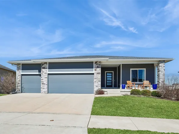 7728 NW 95th Ct, Johnston, IA 50131
